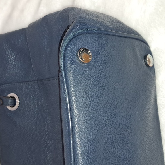 Michael Kors- Authentic  Navy Leather Bag - Picture 8 of 16